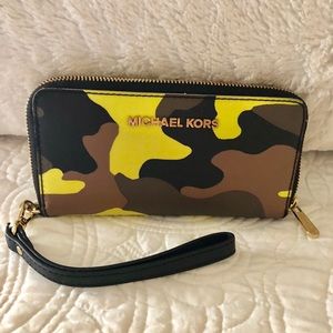 Michael Kors Jet Set Camouflage Wallet